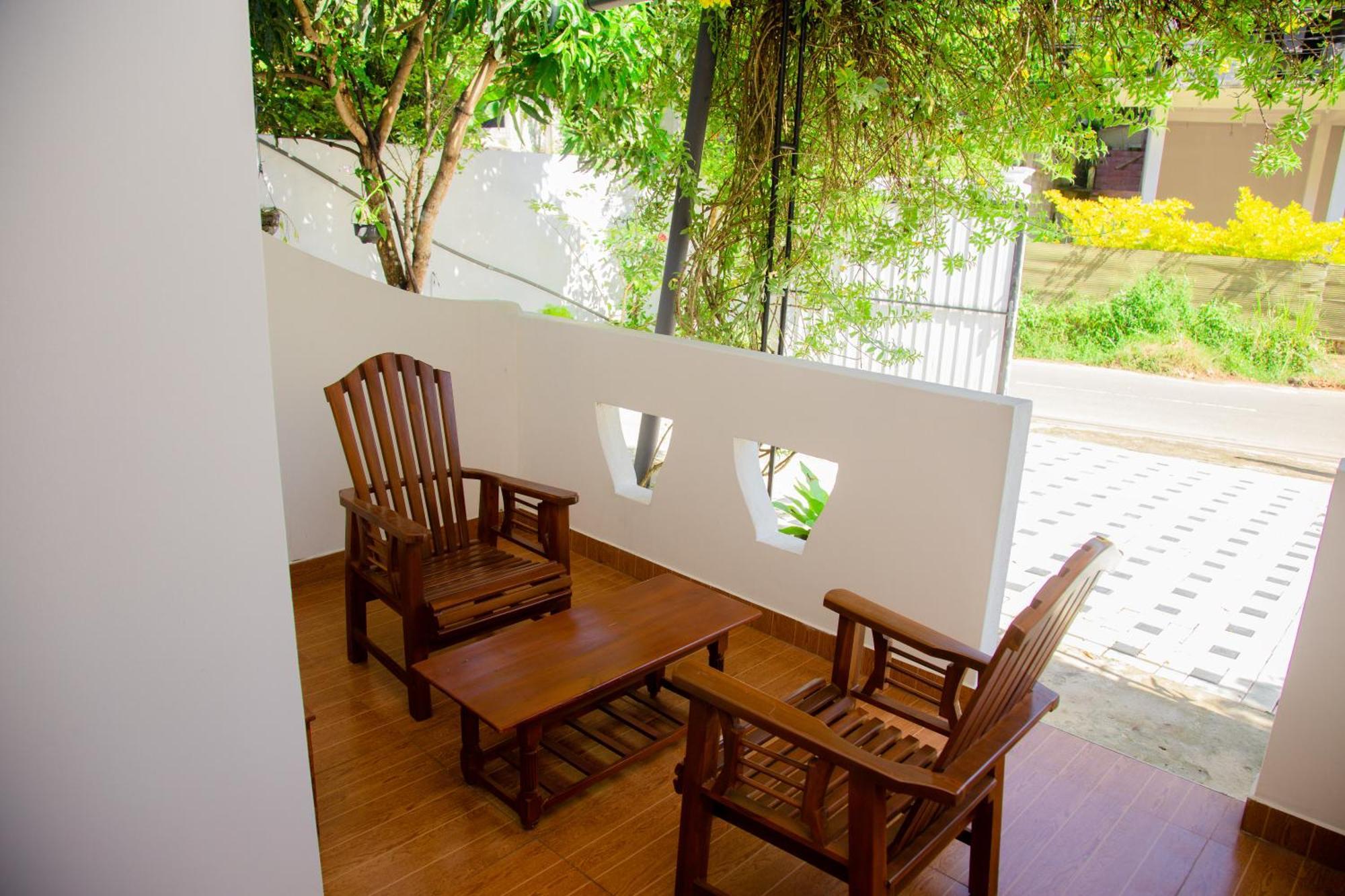 Hispaniola Inn Mirissa Extérieur photo